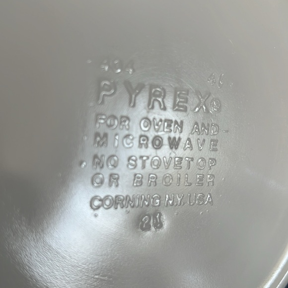 VTG New Pyrex Bowl - Picture 3 of 6
